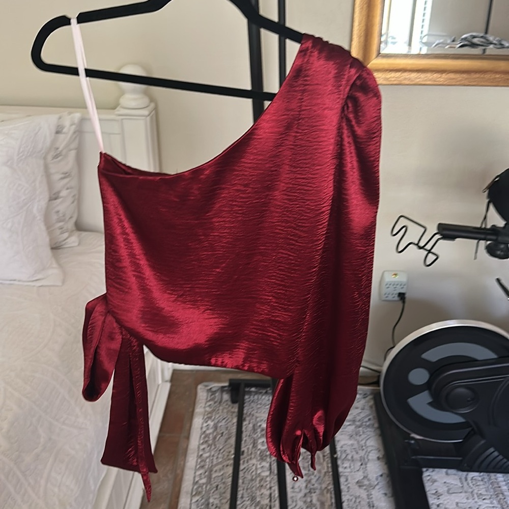 Lovers and Friends One Shoulder Blouse - Picture 3 of 3
